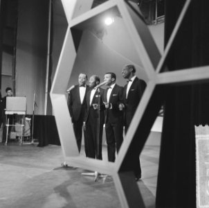 Johnny en Rijk een paar apart show , The Golden Gate Quartet, Bestanddeelnr 917-2836