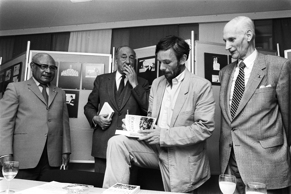 John Jansen van Galen presenteert zijn boek Ons laatste oorlogje in Nieuwspoor, Bestanddeelnr 932-9757
