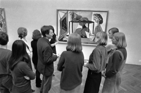 Jeugdige belangstelling voor Picasso in Stedelijk Museum, Bestanddeelnr 920-1612