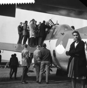 Jeugdluchtvaartdag 1960 op Marinevliegkamp Valkenburg de marinevliegtuigen wor, Bestanddeelnr 911-1808