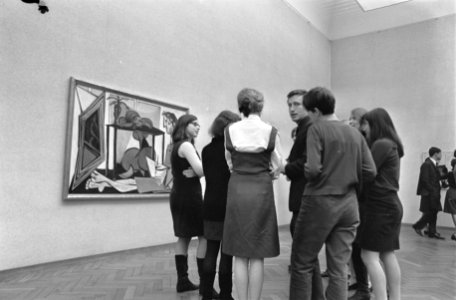 Jeugdige belangstelling voor Picasso in Stedelijk Museum, Bestanddeelnr 920-1614