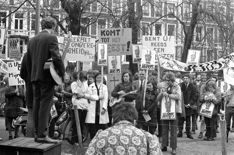 Jezusbeweging houdt optocht in Amsterdam, Bestanddeelnr 925-5016