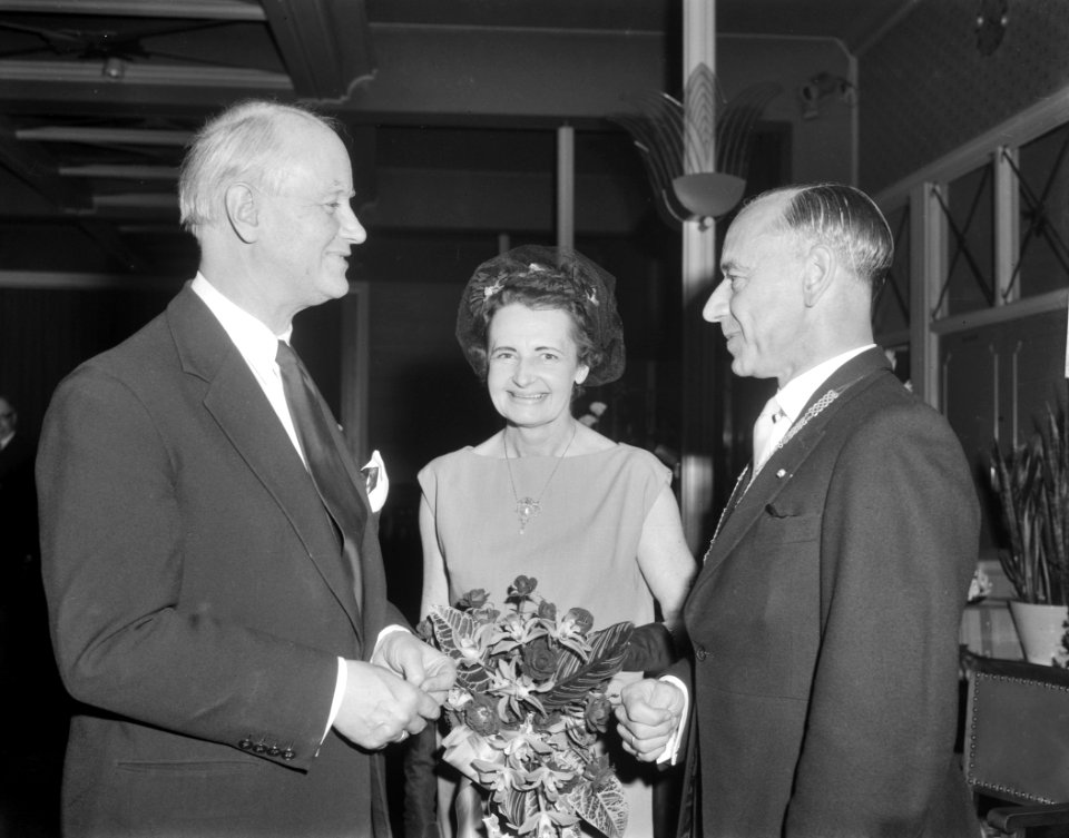 Jonkheer Mr dr Van Nispen tot Pannerden viert 25 jarig ambtsjubileum vlnr , Bestanddeelnr 914-0003
