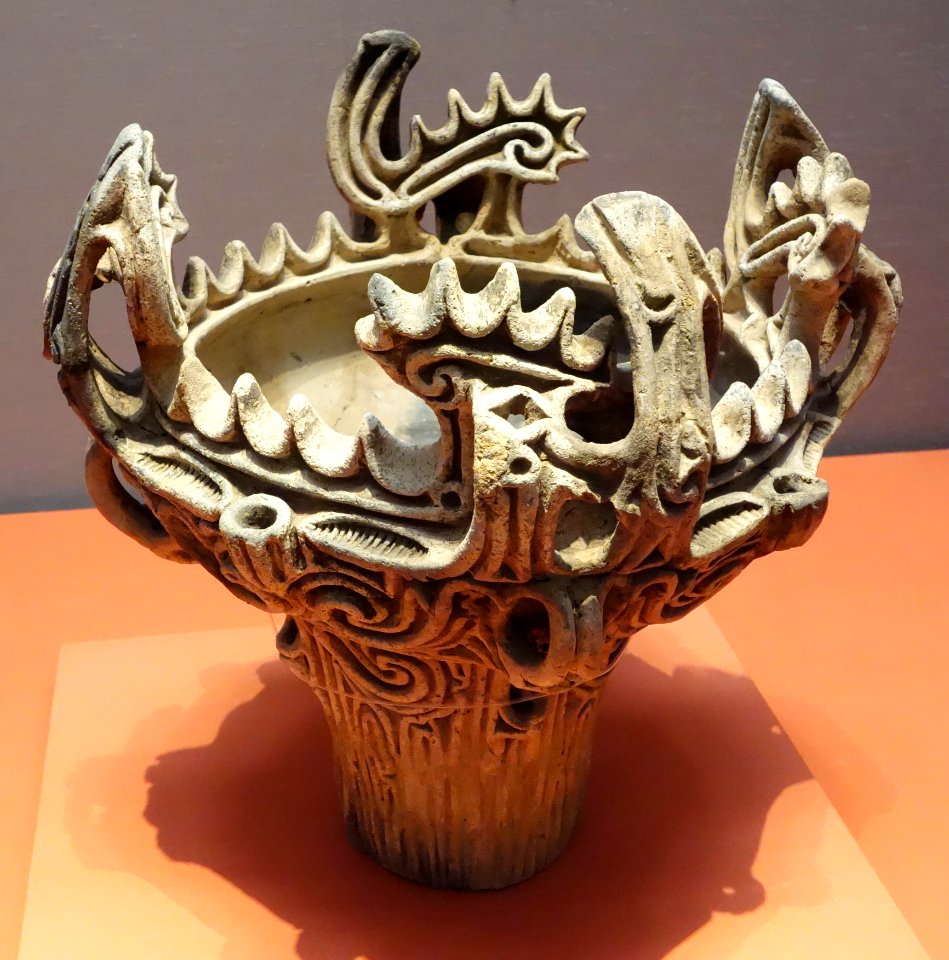 Jomon Vessel with Flame-like Ornamentation, attributed provenance Umataka, Nagaoka-shi, Niigata, Jomon period, 3000-2000 BC - Tokyo National Museum - DSC05620