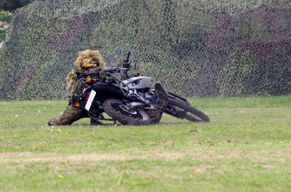 JGSDF reconnaissance bicycle (Kawasaki KLX250) 20140429-02