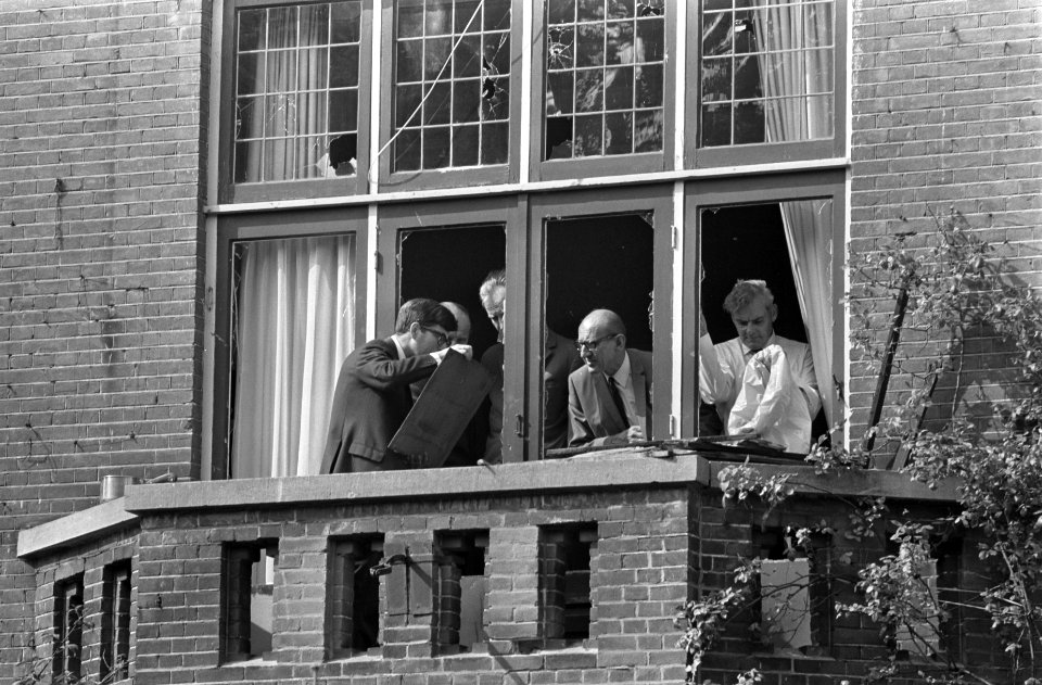 Jongeman pleegde aanslag op Israelische Ambassade, Den Haag politie onderzoekt, Bestanddeelnr 922-7692