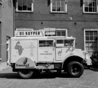 Jongelui gaan per auto naar Kaapstad Reis van 18000 km Twee Amsterdamse vrijgeze, Bestanddeelnr 905-1034