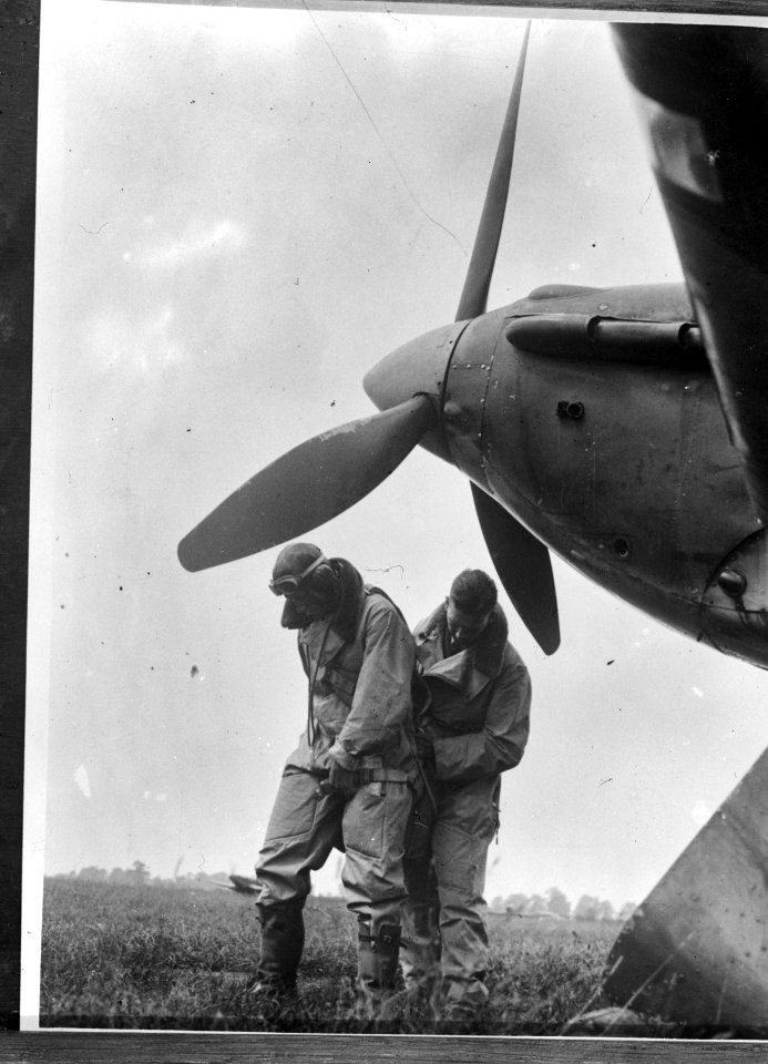 Jonge vliegers van de Nederlandse luchtmacht trainen op RAF-vliegveld Hullavingt, Bestanddeelnr 934-8747