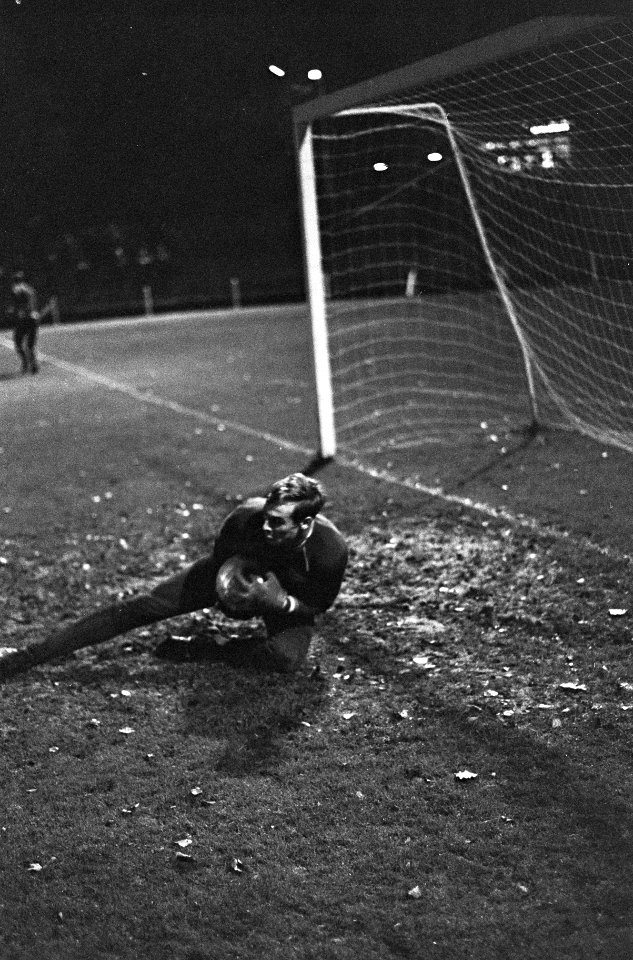 Jong Oranje tegen Polen 3-2. Jan van Beveren in aktie, Bestanddeelnr 920-8425