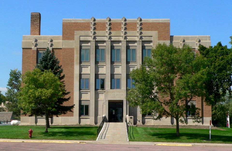 Jerauld County courthouse, SD, from E 1