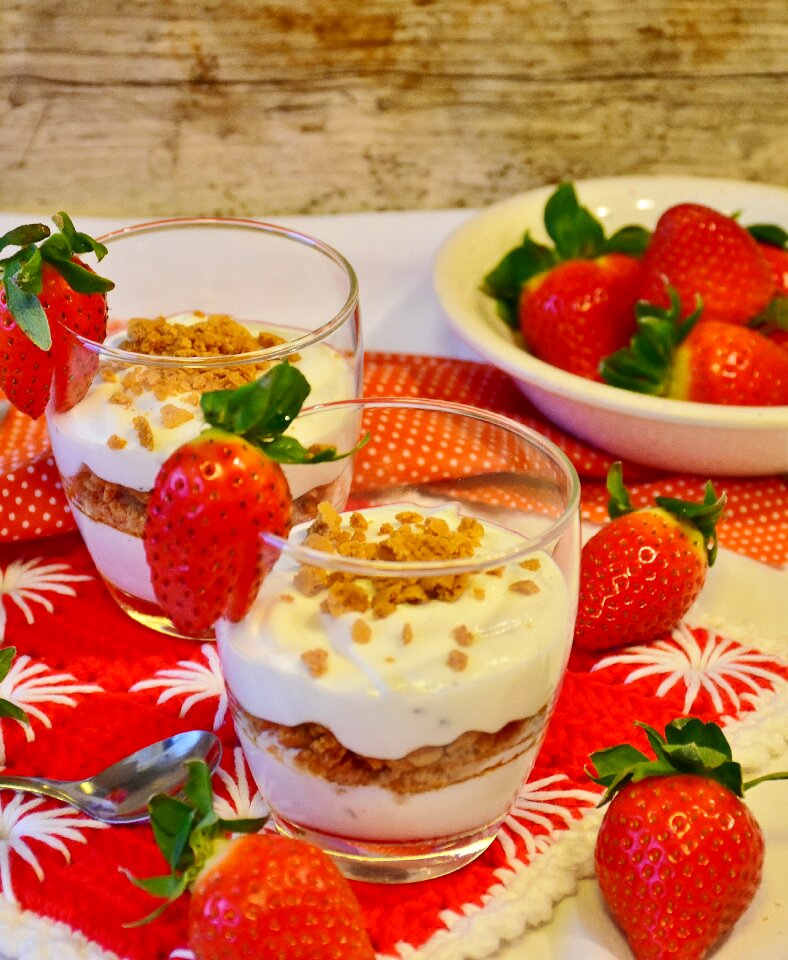 Yogurt cream sweet dish