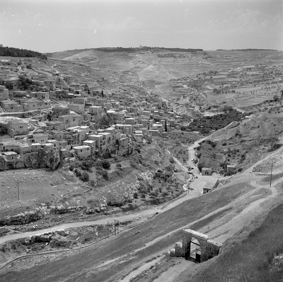 Jezruzalem. Gezicht op het Kedrondal met een deel van het dorp Silwan, het oude , Bestanddeelnr 255-1672