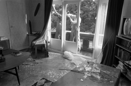 Jongeman pleegde aanslag op Israelische Ambassade, Den Haag ravage in de kamer, Bestanddeelnr 922-7693