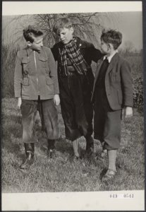 Jongens, kinderen, plantsoenen, overtredingen, plantsoenwachten, batjanschool, Bestanddeelnr 049-0543