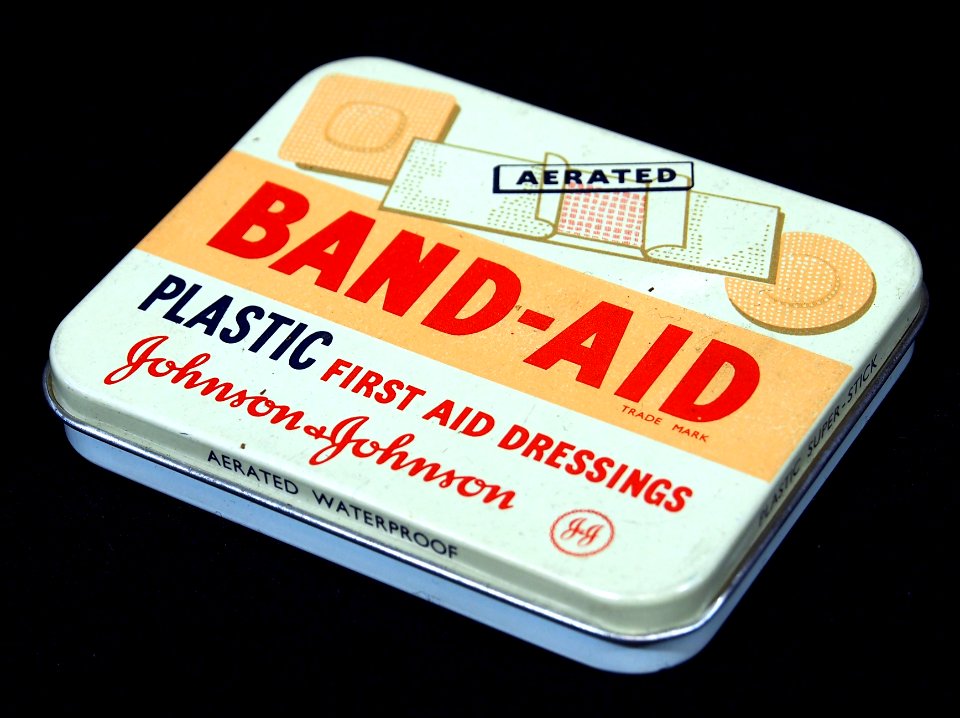 Johnson&Johnson Band-Aid tin, pic1