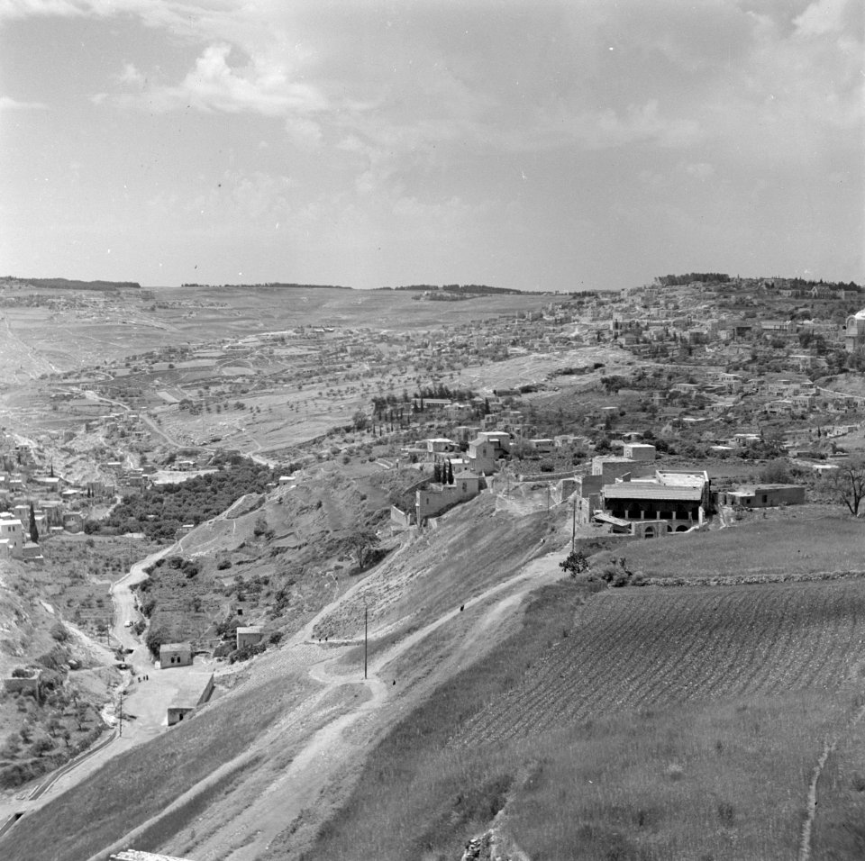 Jezruzalem. Gezicht op het Kedrondal met een deel van het dorp Silwan, het oude , Bestanddeelnr 255-1673