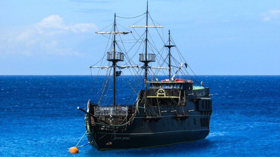 Tourism leisure pirate ship