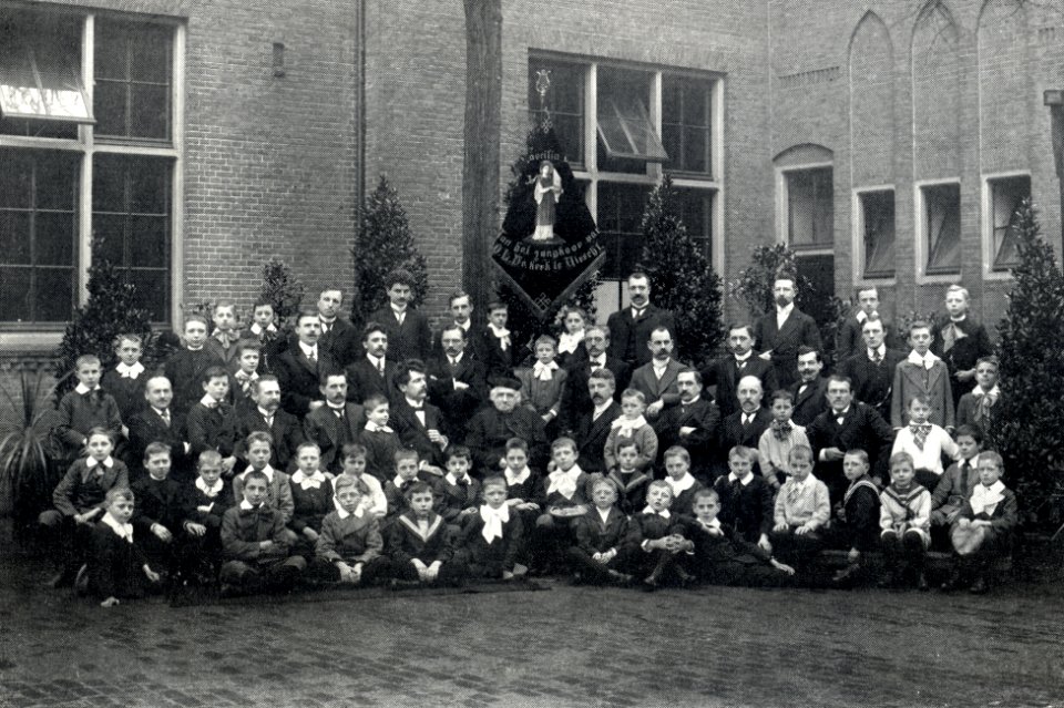 Jongenskoor van de Kerk van O.L. Vrouw ten Hemelopneming te Utrecht - HUA-301087