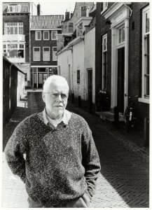 Joop der Weduwen, directeur van de Academie voor Fotografie Haarlem, bij zijn afscheid. NL-HlmNHA 54037345