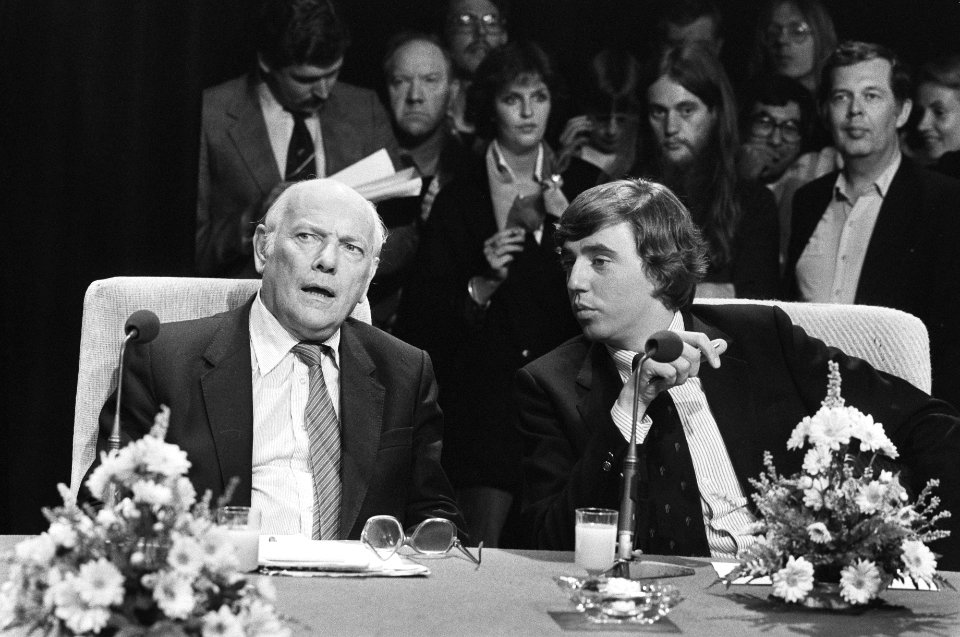 Joop den Uyl (PVDA) (l) en Ed Nijpels (VVD), Bestanddeelnr 932-3186