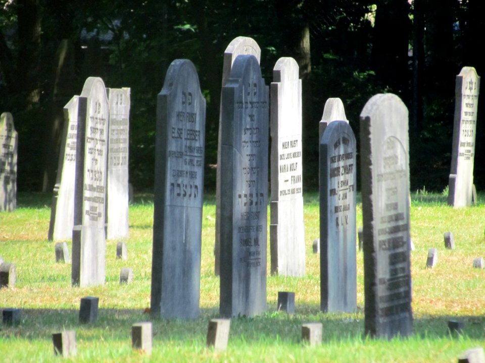 Joodse grafstenen Apeldoorn
