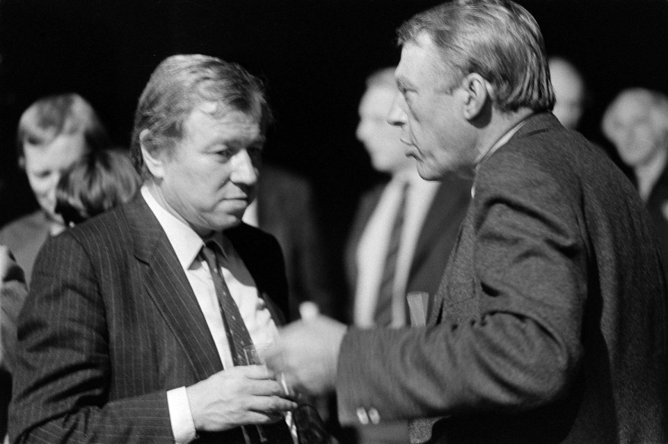 Joop den Uyl (PVDA) (l) en Ed Nijpels (VVD) Marcel van Dam (PVDA) (l) en Hans v…, Bestanddeelnr 932-3181
