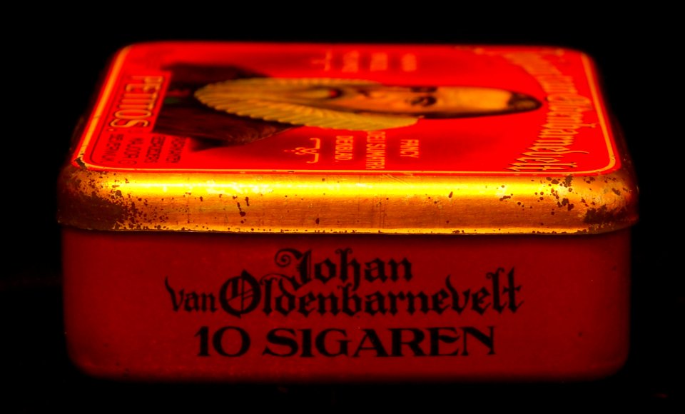Johan van Oldenbarnevelt Petitos sigaren blik, Havana Braziel melange, Fancy Deli Sumatra dekblad, Gebroeders Majoor, Beverwijk, foto 4
