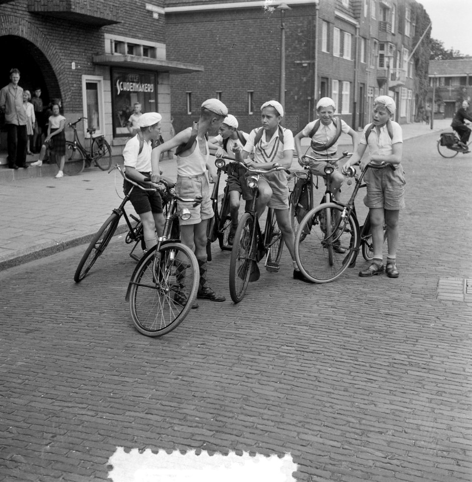 Jongens Tour de France beraad van start, Bestanddeelnr 905-8420