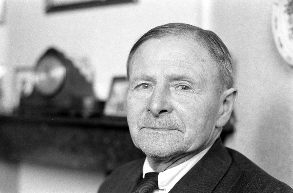 Joop van Dort, oud Blauw-Wit speler 75 jaar, Bestanddeelnr 913-3082