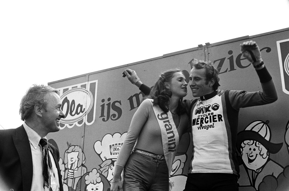 Joop Zoetemelk, etappewinnaar, tijdens de huldiging, Bestanddeelnr 930-4018