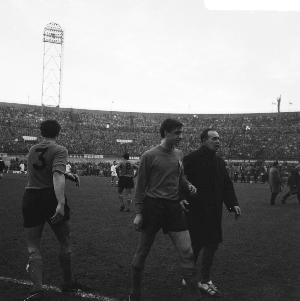Johan Cruijff verlaat het veld, Bestanddeelnr 919-7600