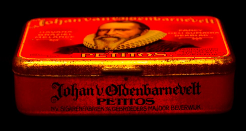 Johan van Oldenbarnevelt Petitos sigaren blik, Havana Braziel melange, Fancy Deli Sumatra dekblad, Gebroeders Majoor, Beverwijk, foto 3