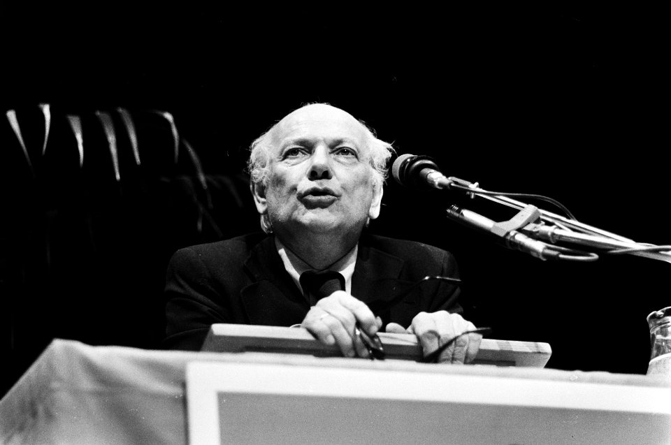 Joop Den Uyl tijdens rede, Bestanddeelnr 930-2392