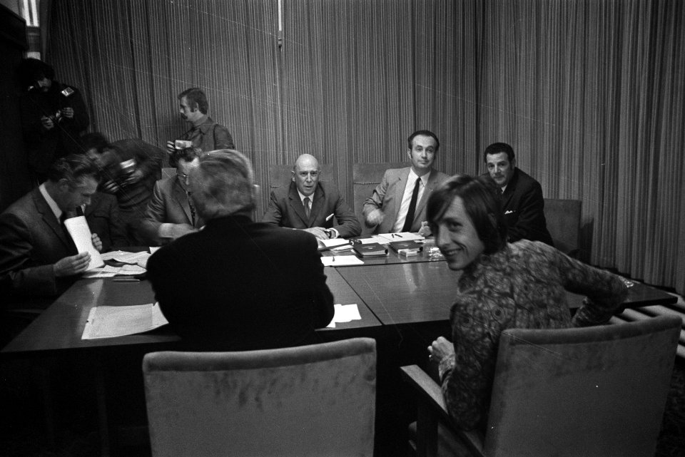 Johan Cruijff verschijnt voor strafcommissie KNVB Utrecht, Bestanddeelnr 924-8874