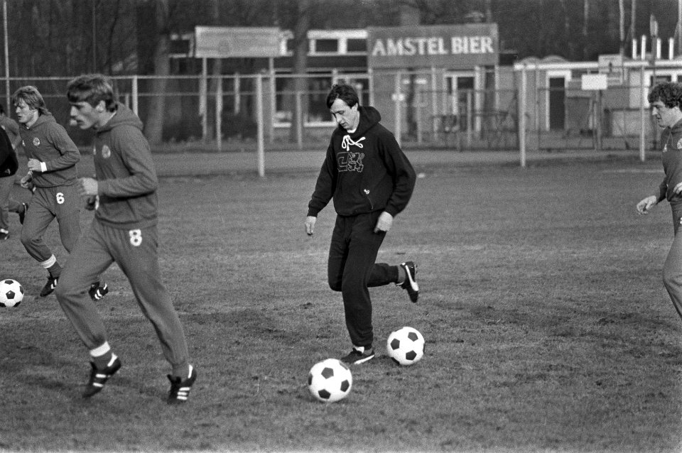 Johan Cruijff tijdens de training, Bestanddeelnr 931-8422