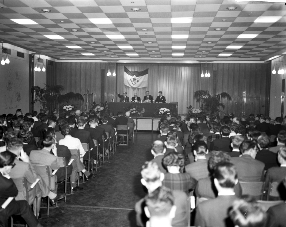 Jongerencongres in Krasnapolski Amsterdam overzicht tijde openings-rede van de v, Bestanddeelnr 913-6889