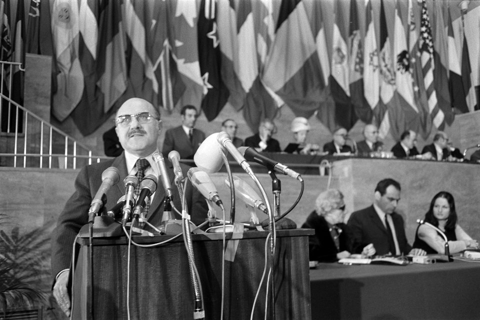 Joods Wereldcongres over Rusland in Brussel, Belgie H. Schacter aan het woord, Bestanddeelnr 924-2944