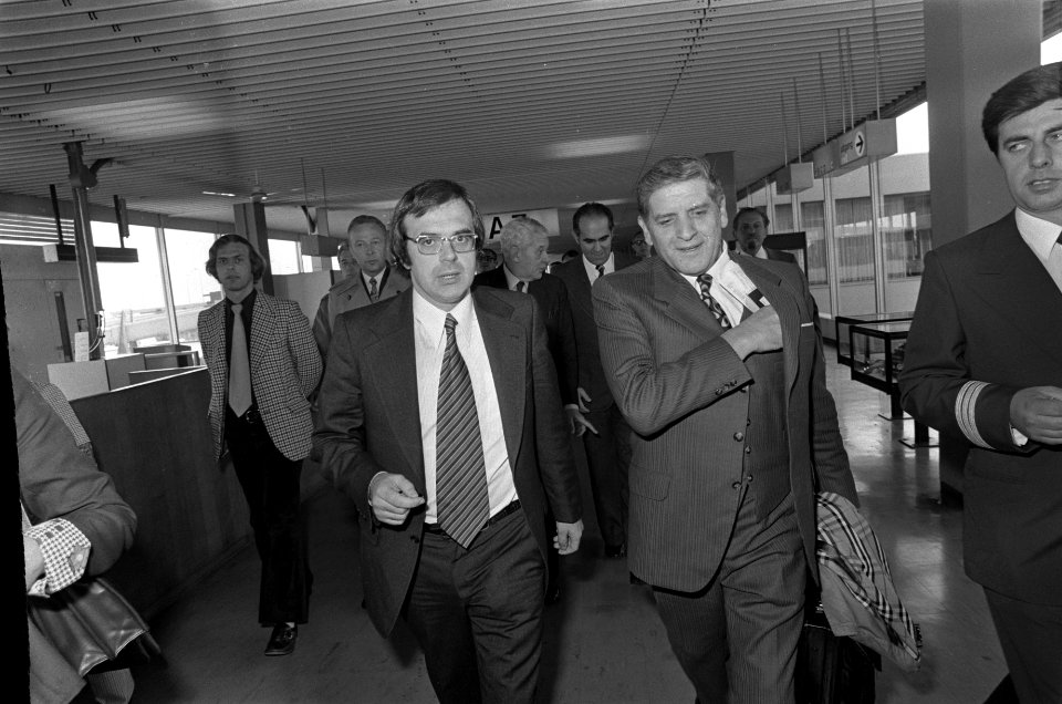 Joegoslavische minister van BZ Dr Anton Kratusa op Schiphol verwelkomd door min, Bestanddeelnr 927-5097