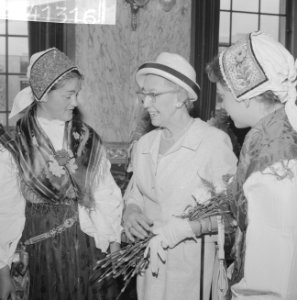Joegoslavische dansers in Rotterdam mevrouw Van Walsum, Bestanddeelnr 914-1316