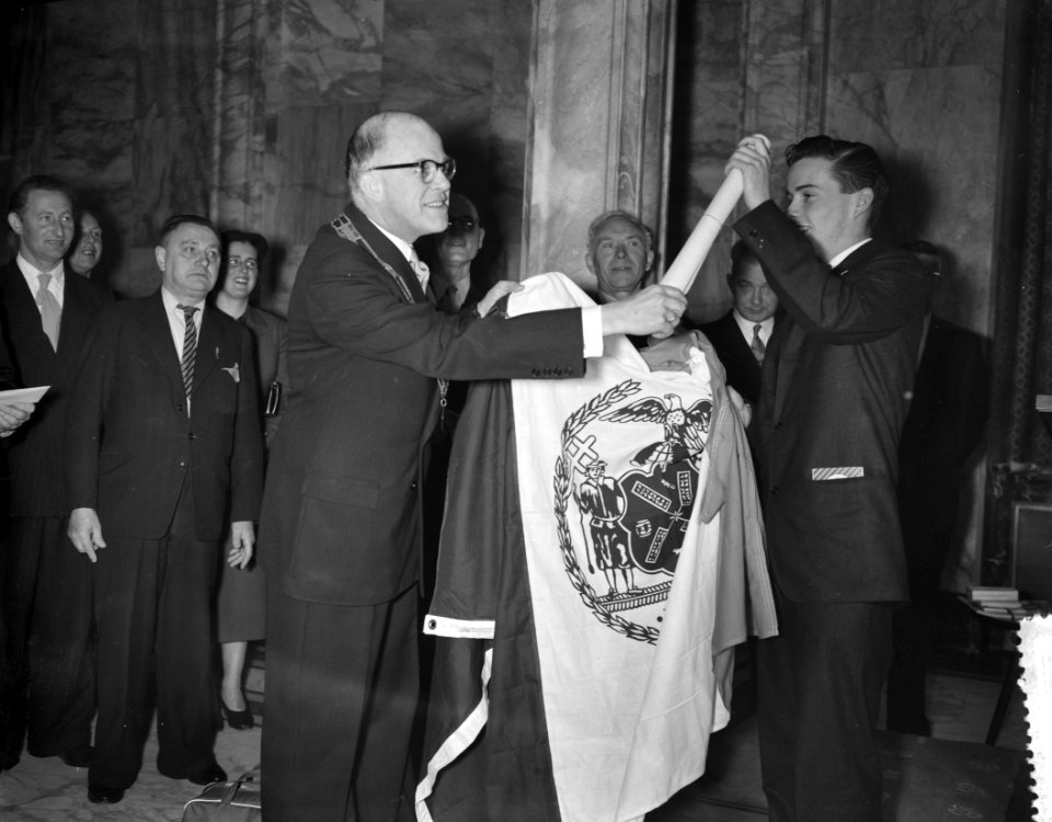 Joe Meany officieel in Leiden ontvangen door burgemeester Jhr Mr FH van Kins, Bestanddeelnr 908-4068