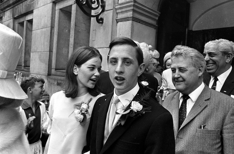 Johan Cruijff met verloofde, Bestanddeelnr 920-4065