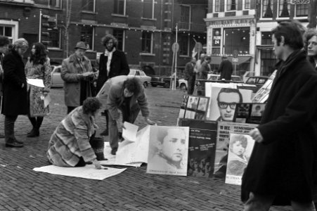 Joodse jongeren verzamelen handtekeningen tegen marteling Joden in Arabische lan, Bestanddeelnr 925-2252
