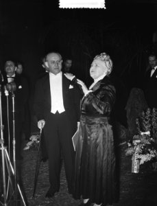 Johan Kaart 40 jaar toneeljubile in Tuschinski, Bestanddeelnr 907-5635