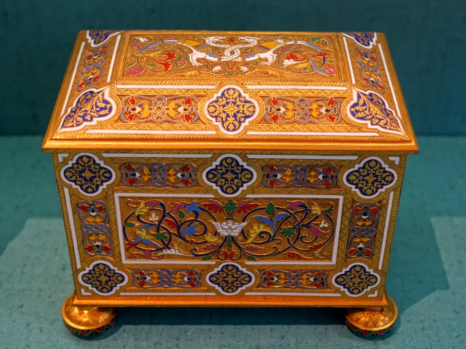 Jewellery box, Emile Philippe, Paris, c. 1873, gilt bronze, champleve and cloisonne enamel - Germanisches Nationalmuseum - Nuremberg, Germany - DSC03223