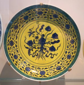 Jingdezhen dish, China, Qing dynasty, Yongzhen period, 1723-1735, porcelain, underglaze blue, enamel - Royal Ontario Museum - DSC03780