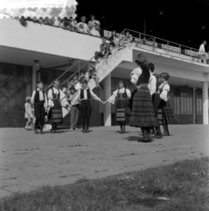 Joegoslavische volksdansers op de Bosbaan, Bestanddeelnr 908-8660