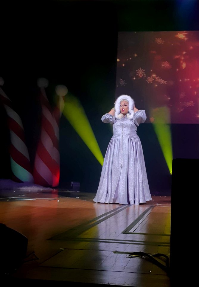 Jiggly Caliente at Christmas Queens 2018