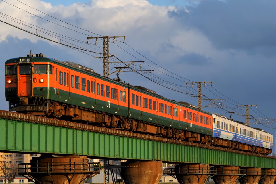 JNR Series 115-1000 N38+N34 in Echigo Line