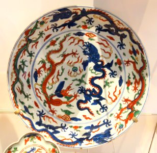 Jingdezhen dish, China, Ming dynasty, Wanli period, 1573-1620, porcelain with cobalt-blue pain, glaze, enamel paints - Royal Ontario Museum - DSC03916
