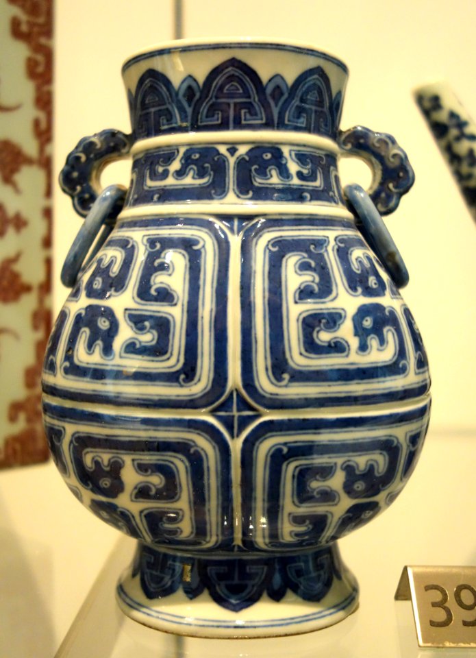 Jingdezhen jar, China, Qing dynasty, Qianlong period, 1736-1795, porcelain, underglaze blue - Royal Ontario Museum - DSC03794